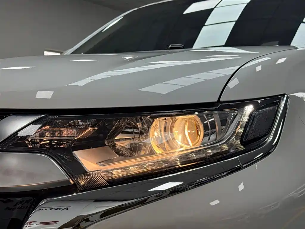 Mitsubishi Outlander 2021 2.0L 2WD Smooth Ride Version 5-Seater фото 21