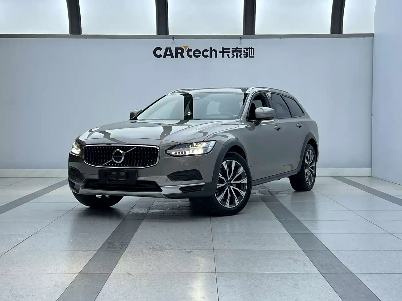 Volvo V90 2023 2022 Cross Country B5 AWD Momentum