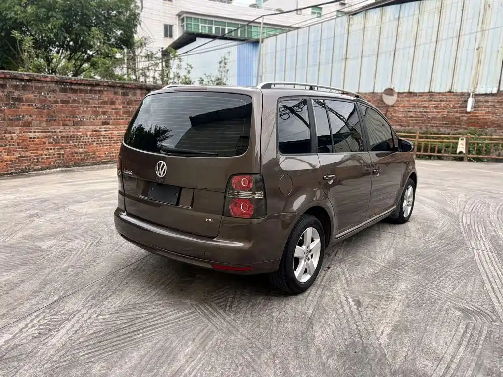 Volkswagen Touran 2012 2011 1.4T DSG Smart Elegance 5-seater