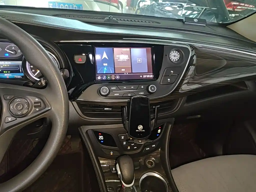 Buick Envision Plus 2020 20T FWD Leading фото 9