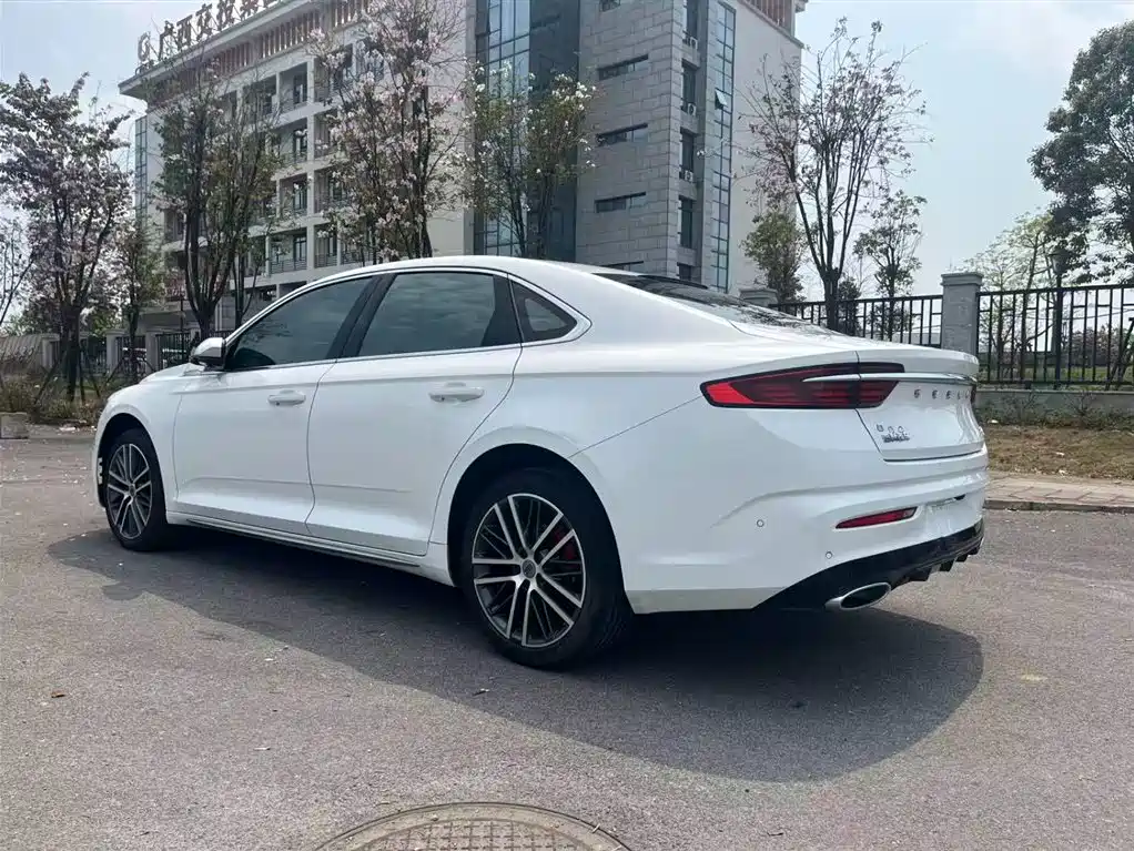 Фото 10 - Geely Preface