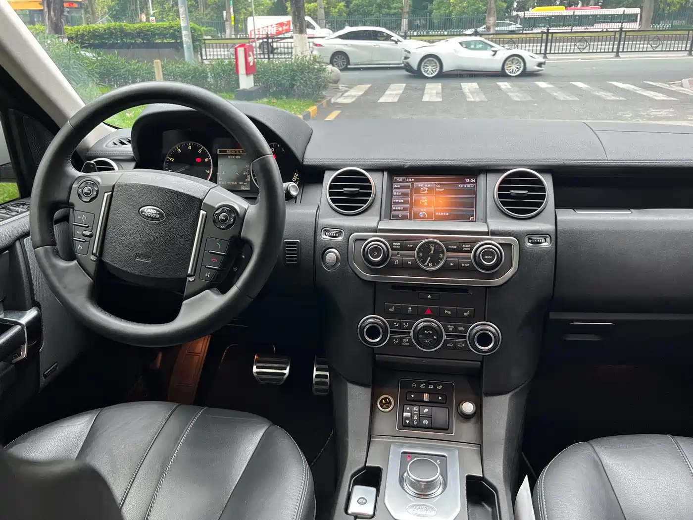 Land Rover Discovery 2016 3.0 SC V6 HSE фото 15