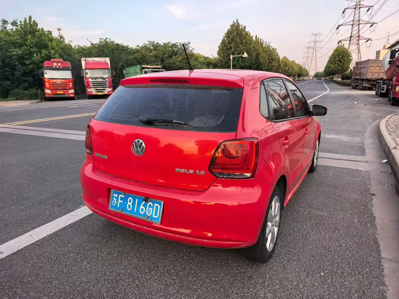 Volkswagen Polo 2013 1.6L Automatic Luxury Edition фото 4