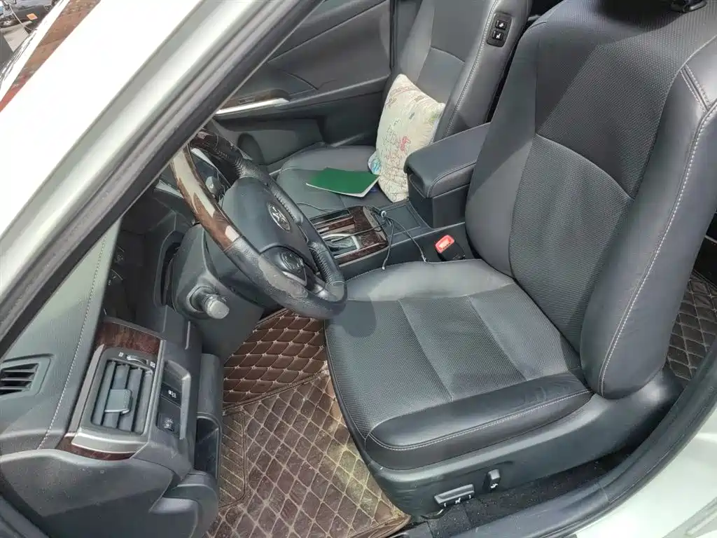 Toyota Camry 2016 2.0G 10th Anniversary Leading Edition фото 11