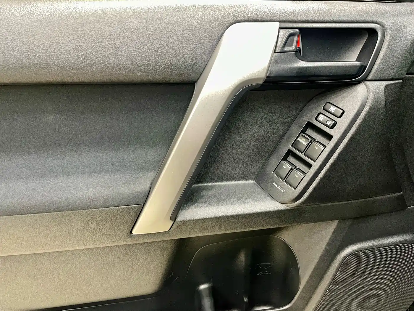 Toyota Prado (Import) 2015 2014 2.7L Automatic Standard Edition