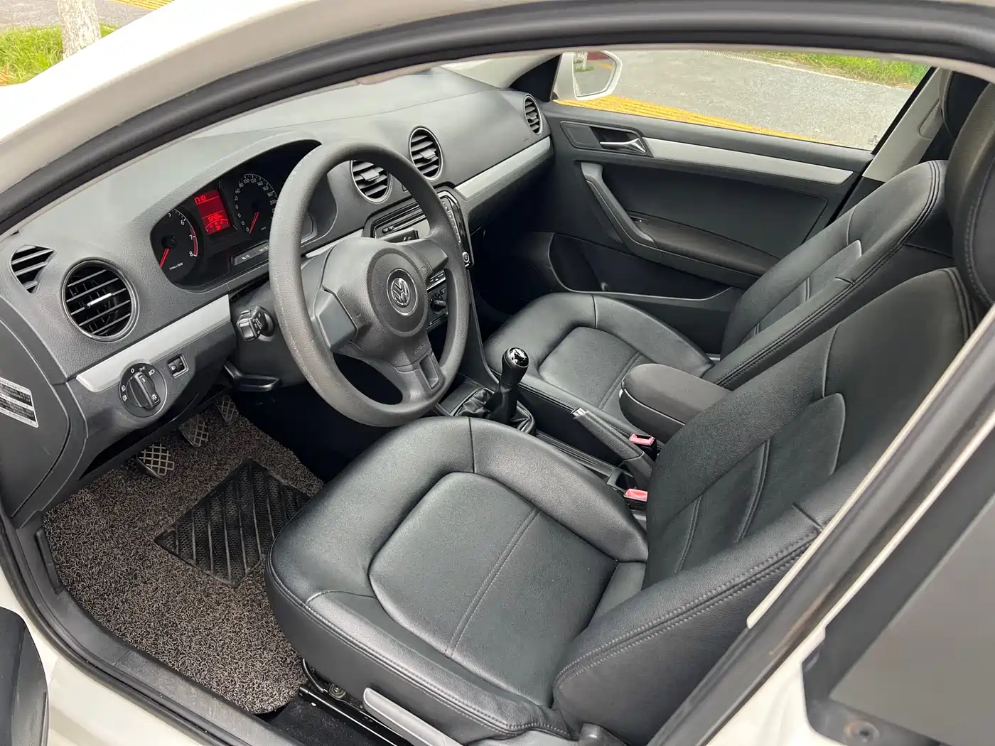 Volkswagen Jetta 2013 1.4L Manual Comfort фото 5