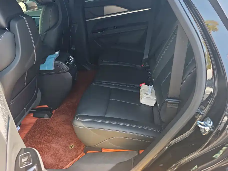 Фото 11 - Cadillac XT5