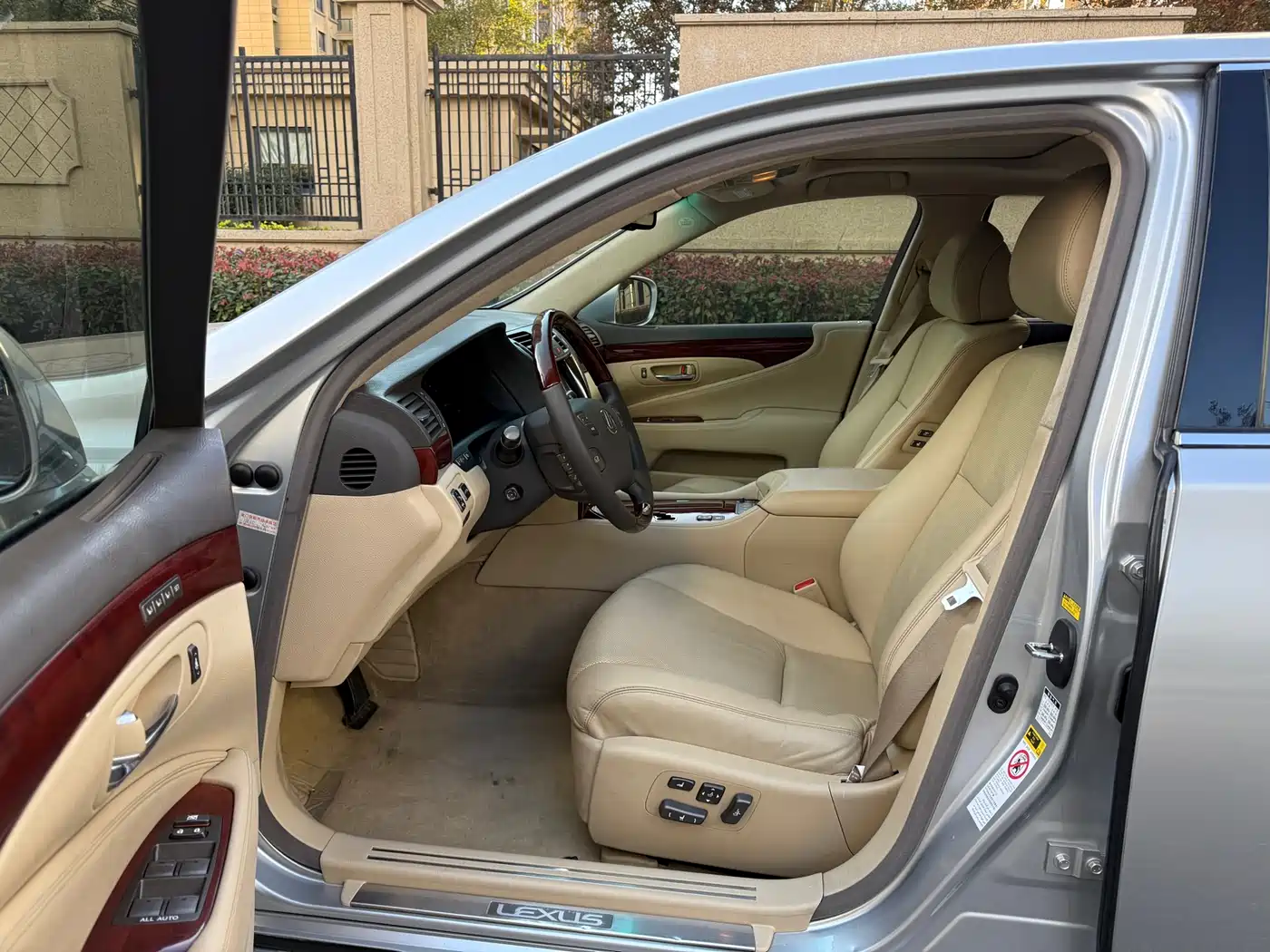 Lexus LS 2006 460L фото 9