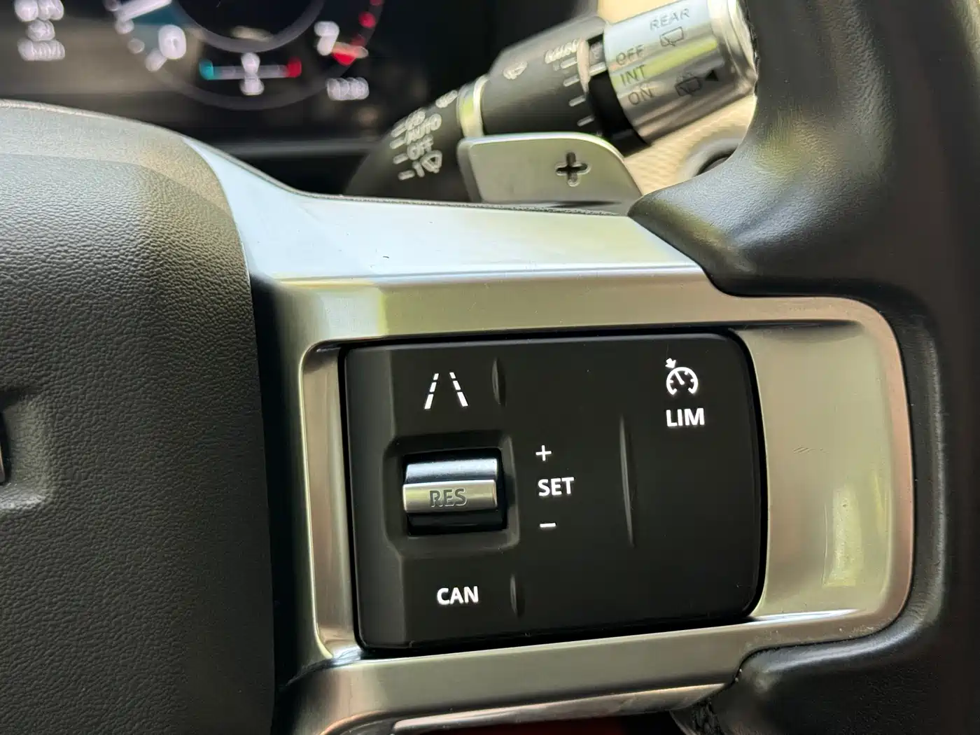 Land Rover Discovery 2021 360PS R-Dynamic SE фото 8