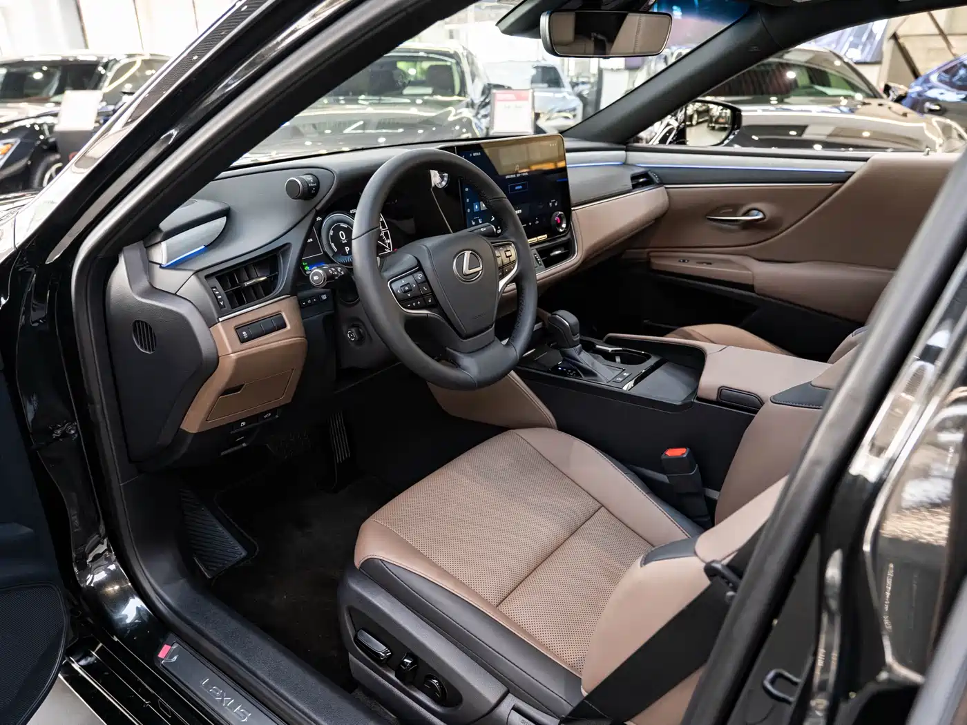 Lexus ES 2025 300h Ultimate Edition фото 9