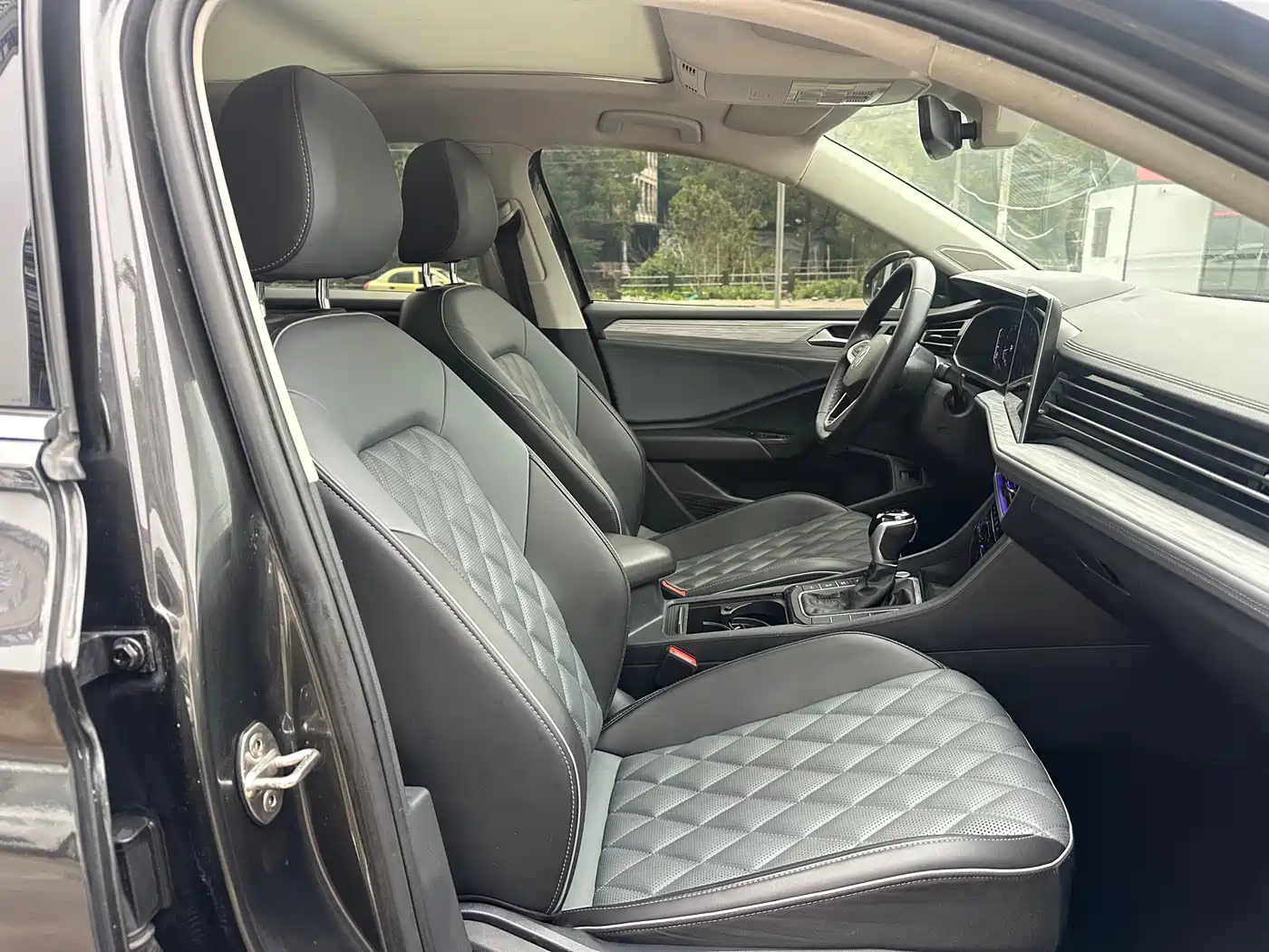 Volkswagen Sagitar 2022 280TSI DSG Surpassing Edition фото 12