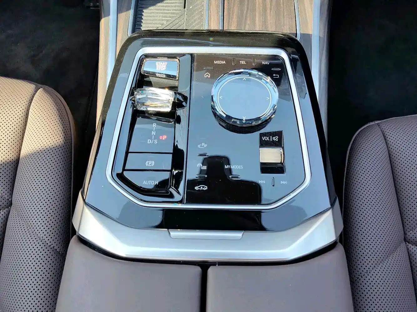 BMW BMW 7 Series 2023 Model 735Li Luxury Package 8