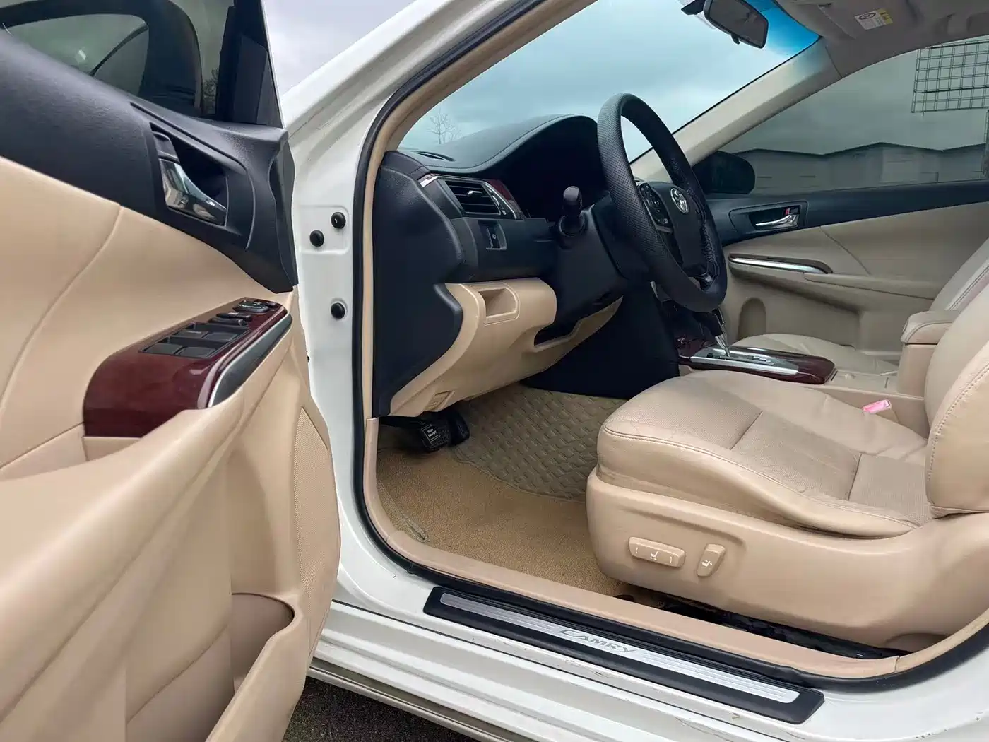 Toyota Camry 2012 2.5G Luxury Navigation Edition фото 6