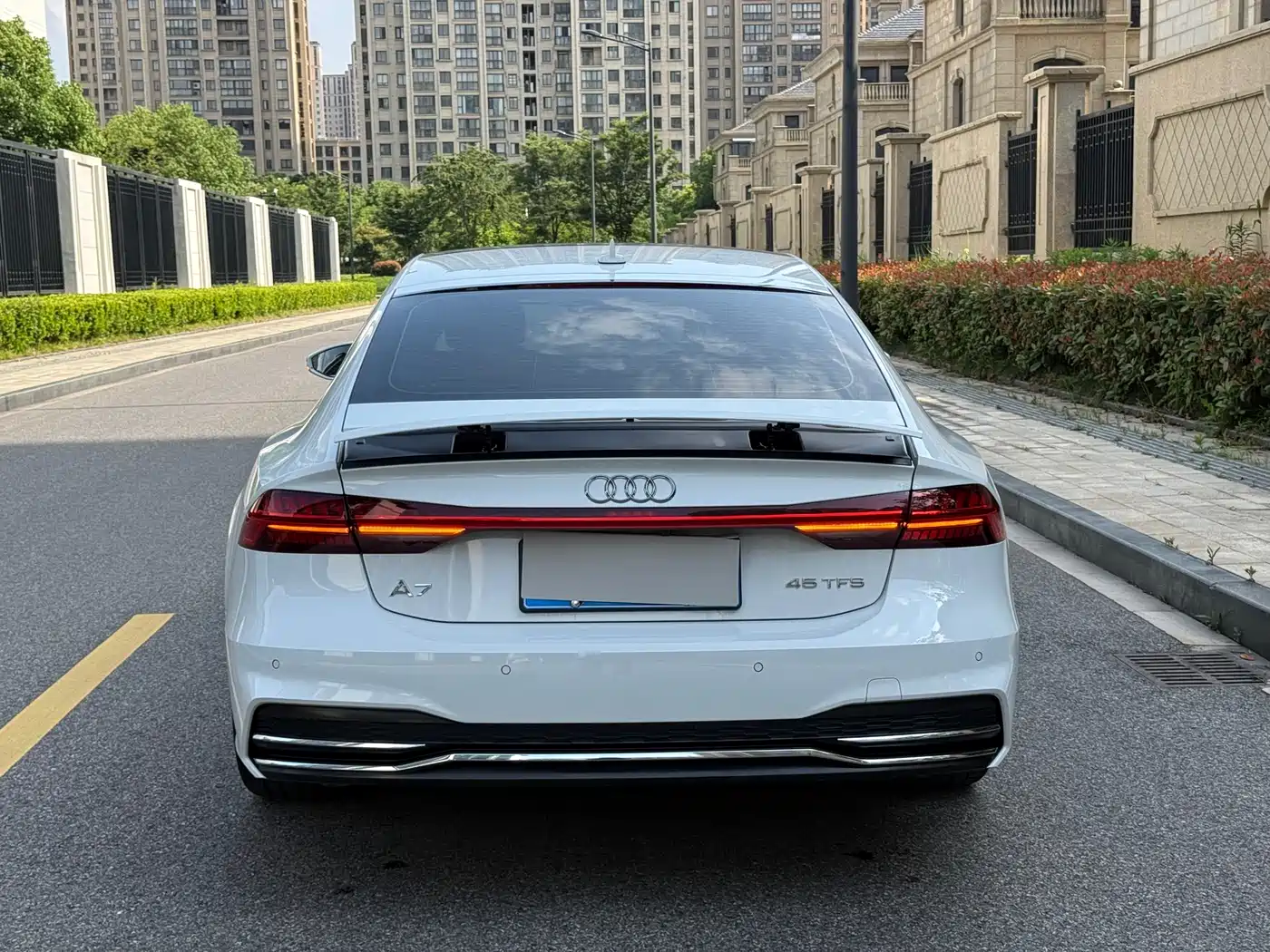 Audi A7 2023 Model 45 TFSI Premium Selection Edition фото 4
