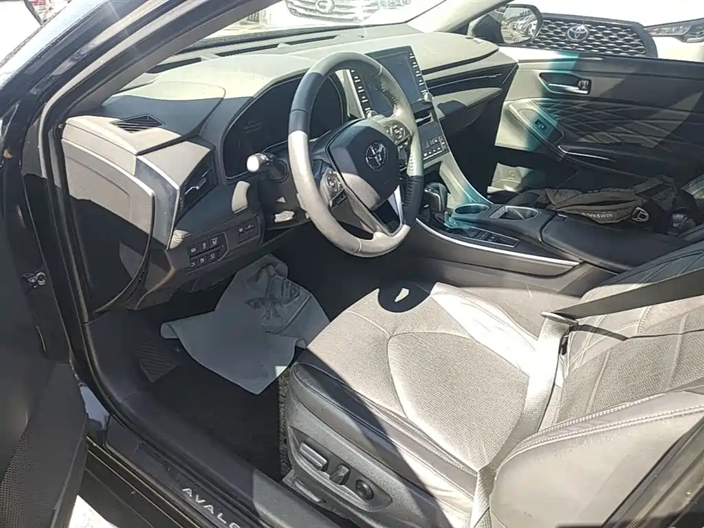 Toyota Avalon 2019 Hybrid 2.5L XLE Premium Edition China VI фото 16
