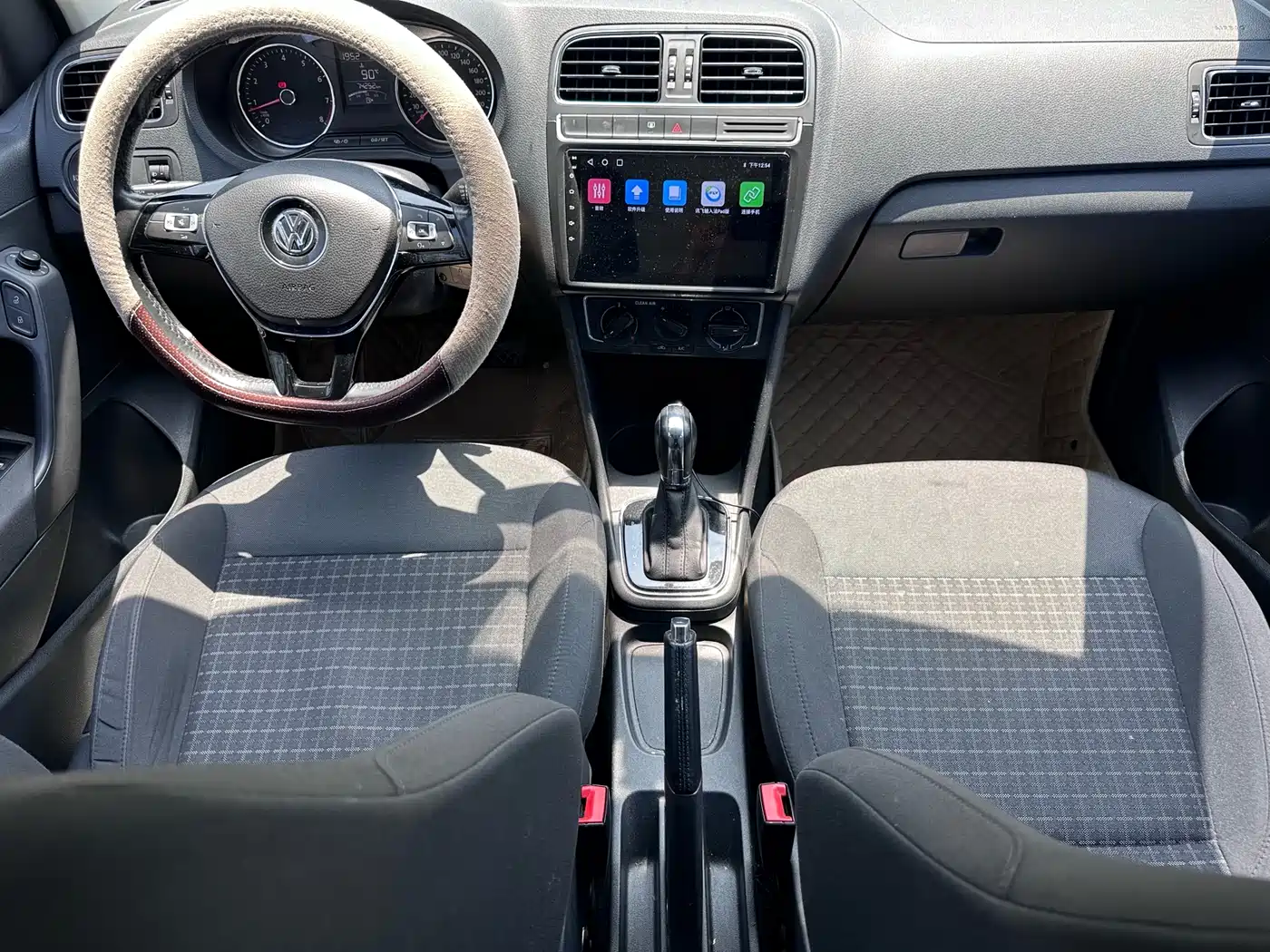 Volkswagen Polo 2016 1.6L Automatic Comfort фото 5