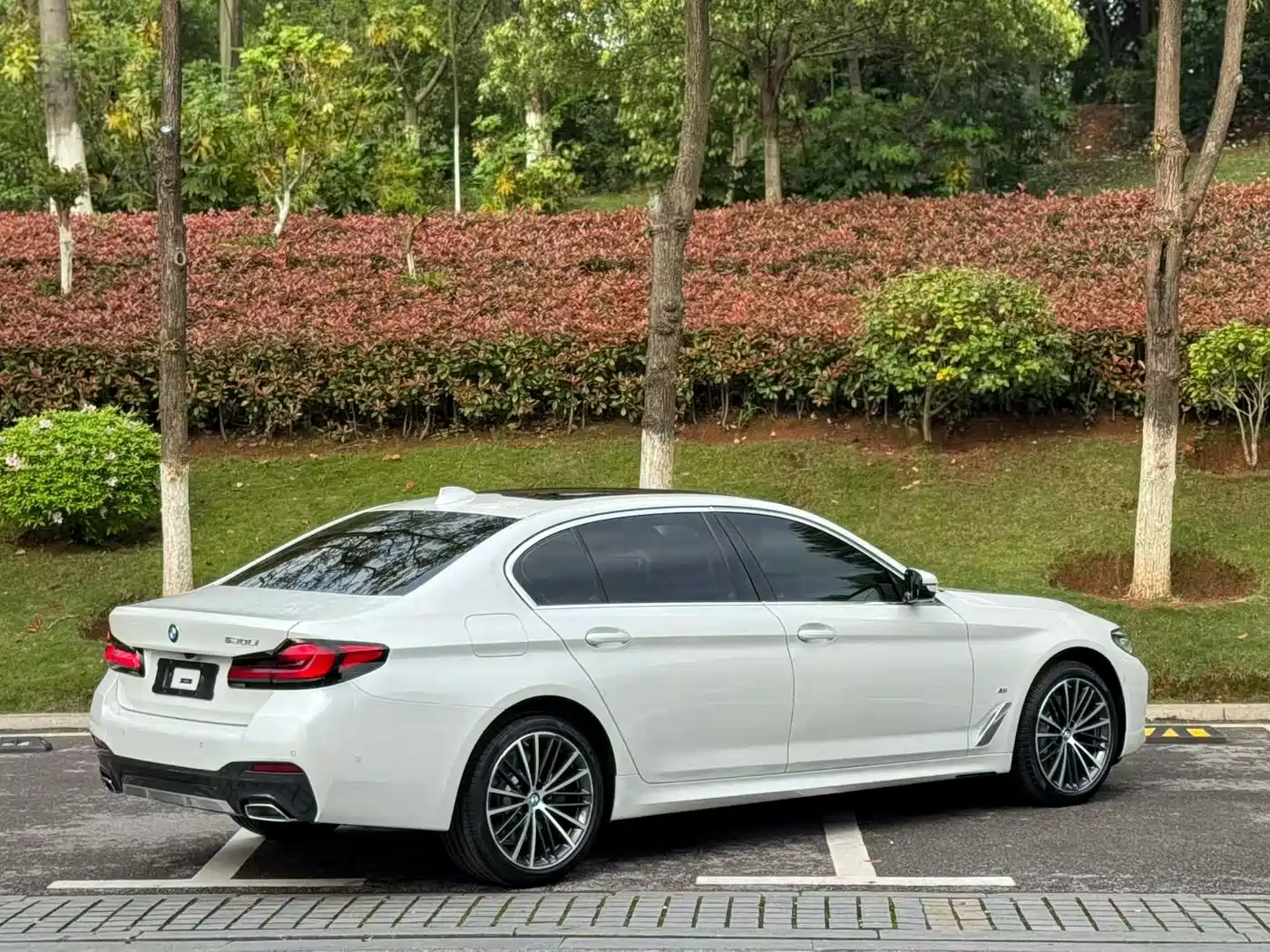BMW 5 SERIES
