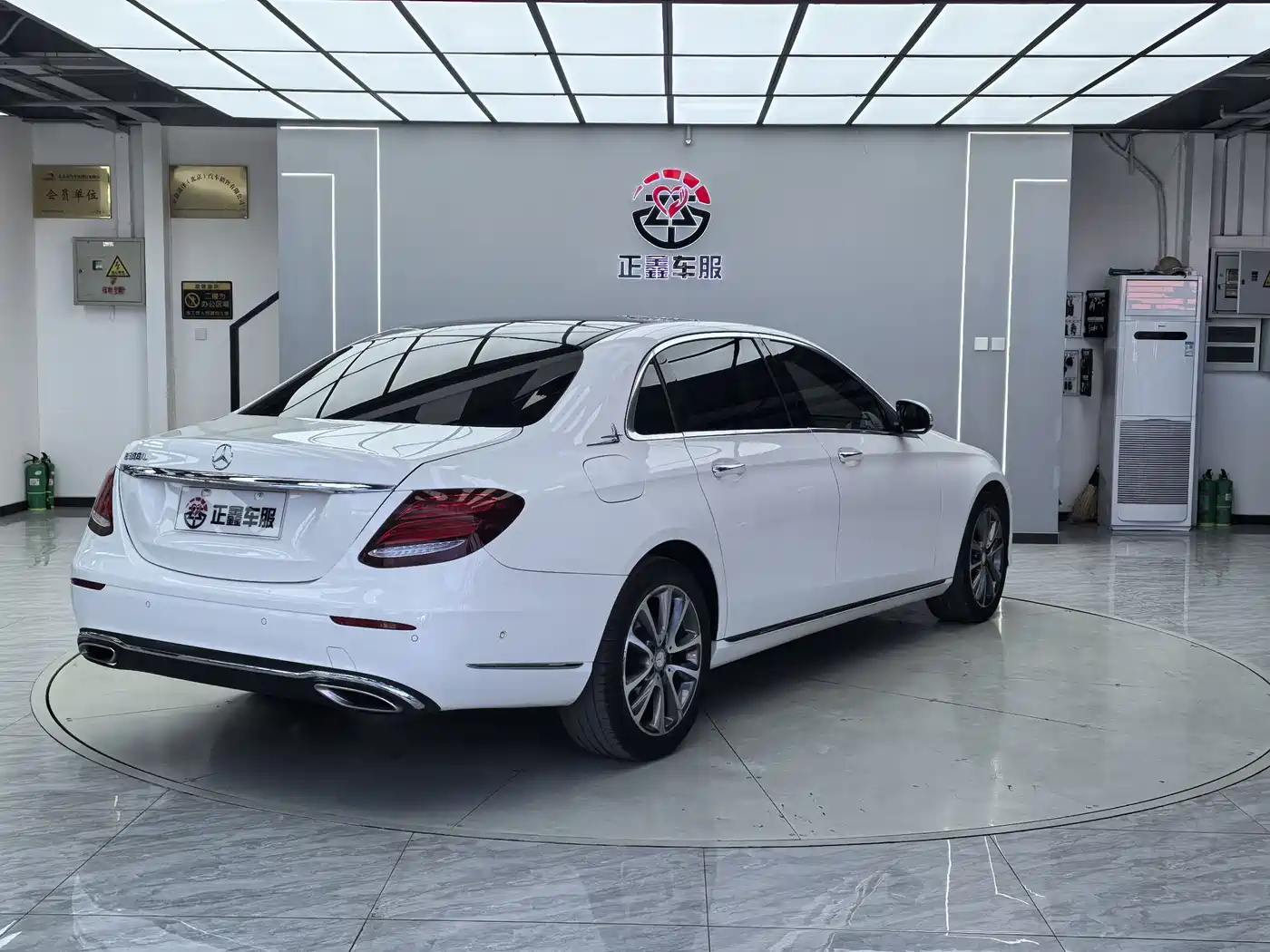 Mercedes-Benz E-Class 2016 E 300 L Fashion Type фото 14