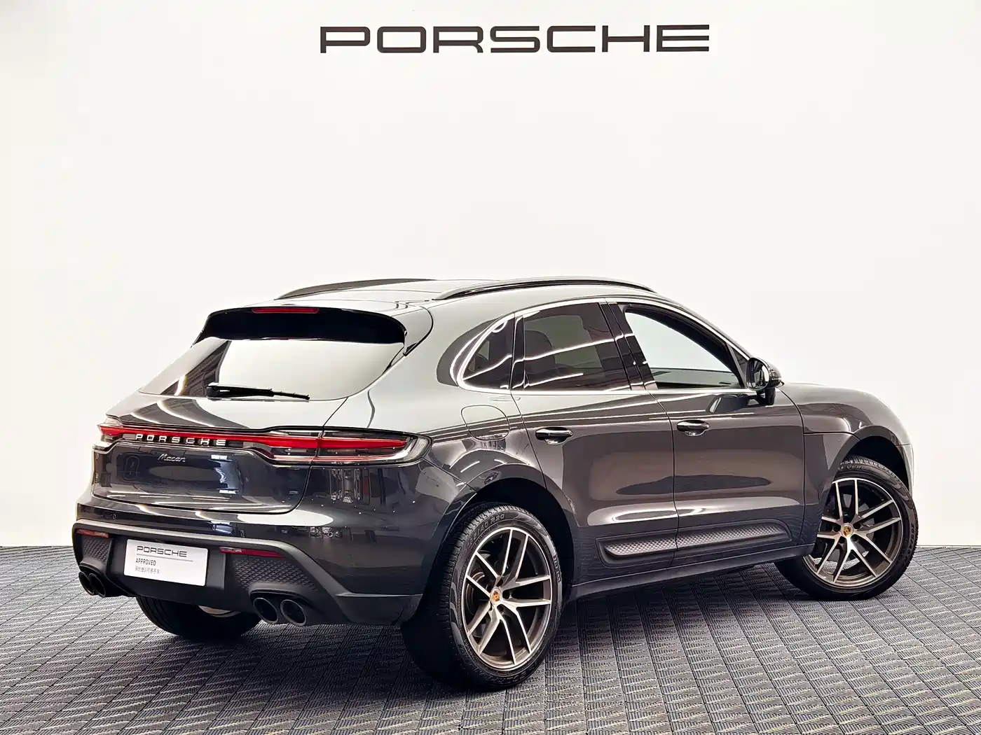 Photo 4 - Porsche Macan