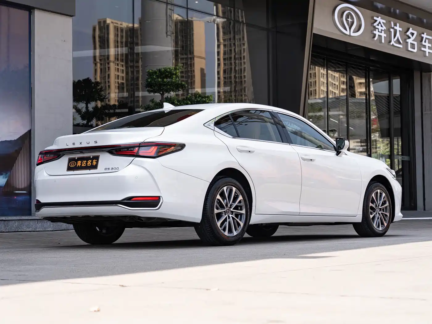 Lexus ES 2025 200 Ultimate Edition фото 3