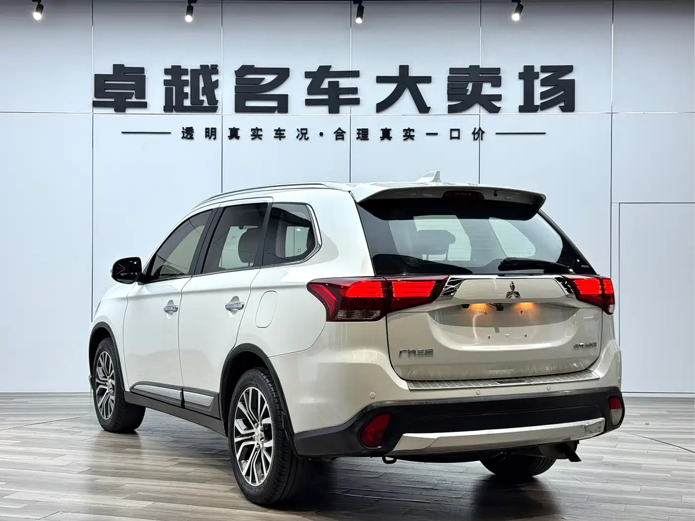 Mitsubishi Outlander 2018 2.4L 4WD Elite Edition 5-seater фото 5