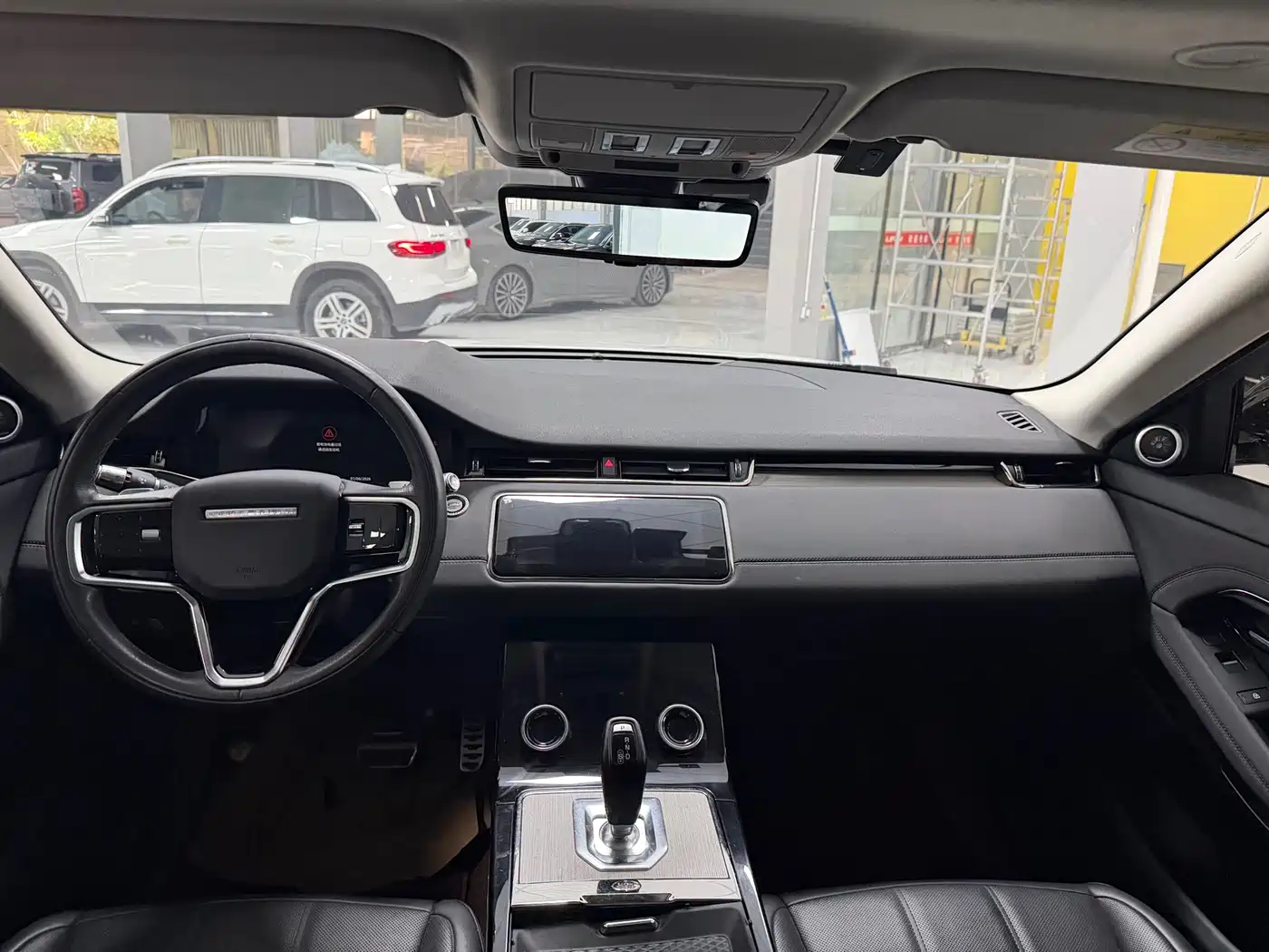 Land Rover Range Rover Evoque 2021 Range Rover Evoque L 249PS R-Dynamic SE Luxury Edition фото 5