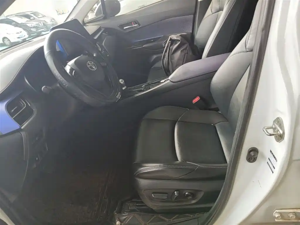 Toyota C-HR 2020 Model 2.0L Leading фото 15