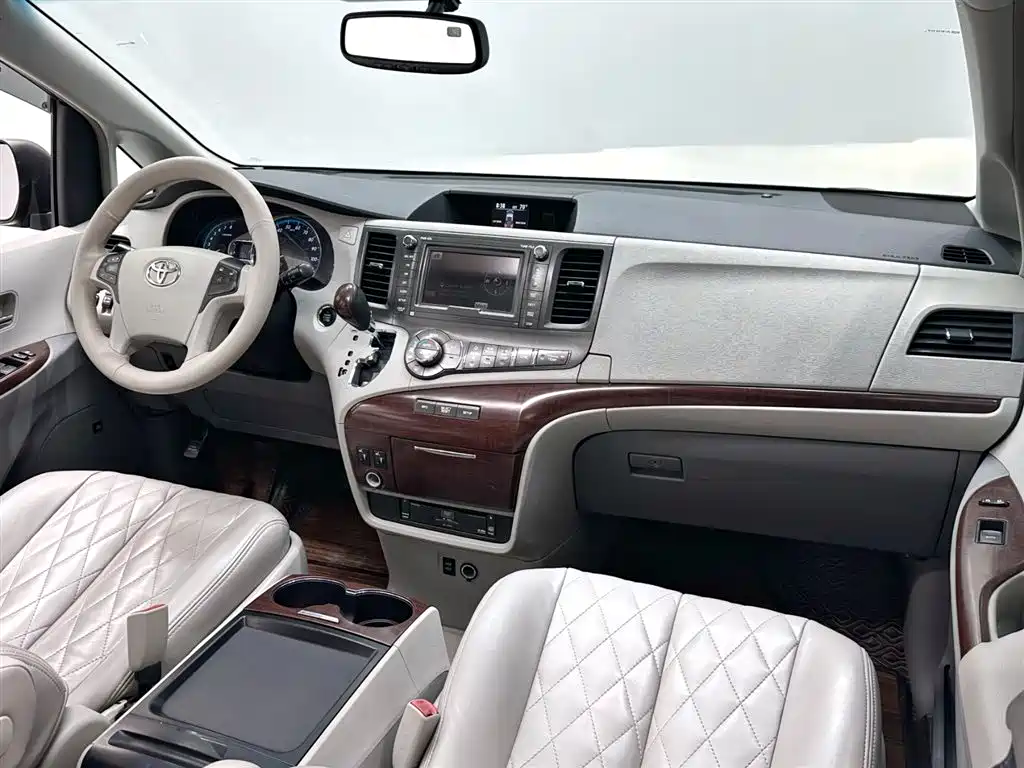 Toyota Sienna 2011 3.5L 2WD Automatic фото 13
