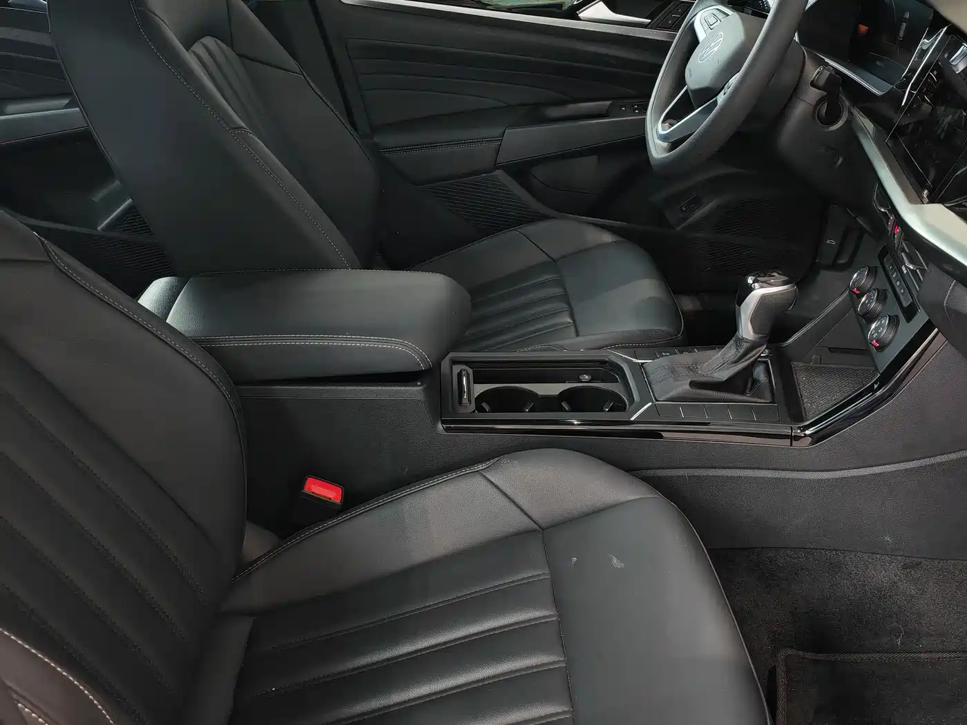 Volkswagen Passat 2024 280TSI Business Edition фото 2