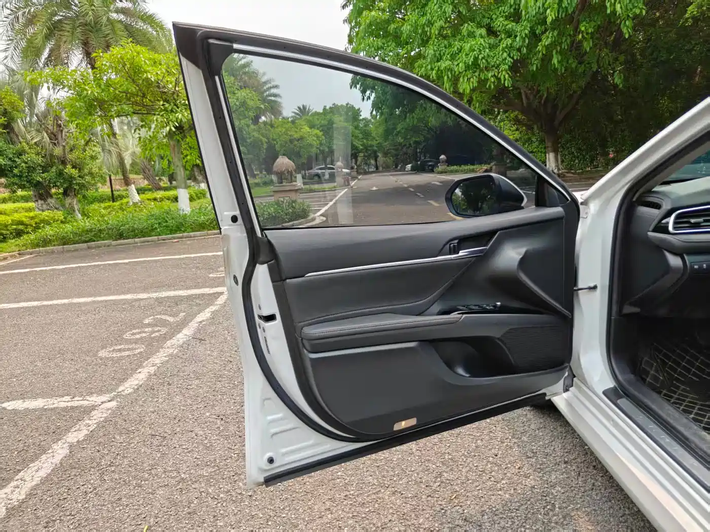 Toyota Camry 2021 2.0G Luxury Edition фото 11