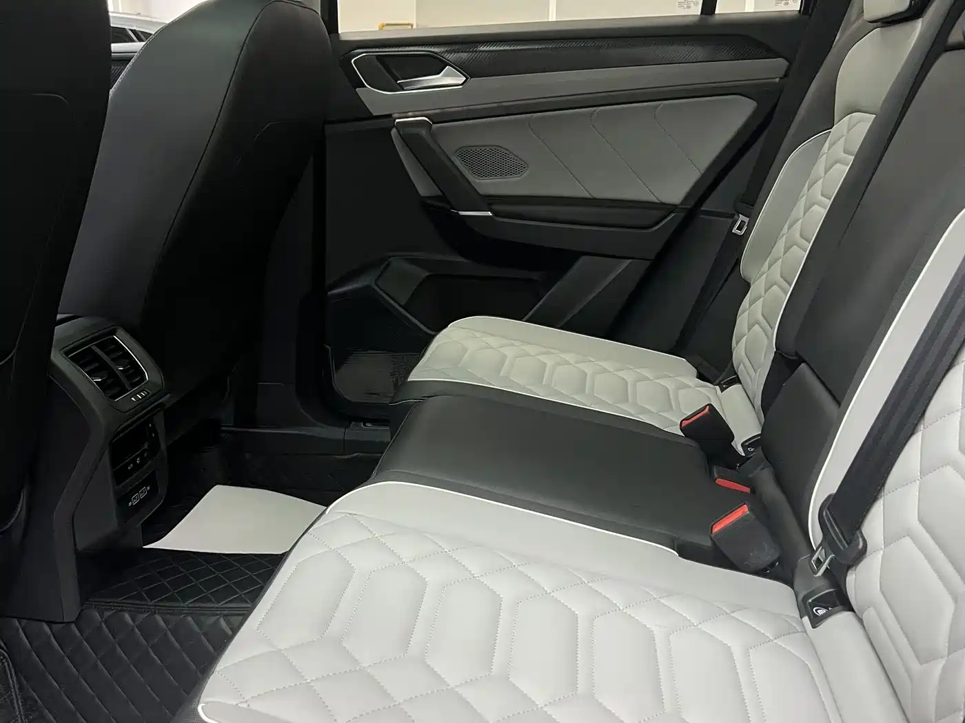 Volkswagen Tayron 2023 280TSI 2WD Luxury Plus Advanced Edition фото 18