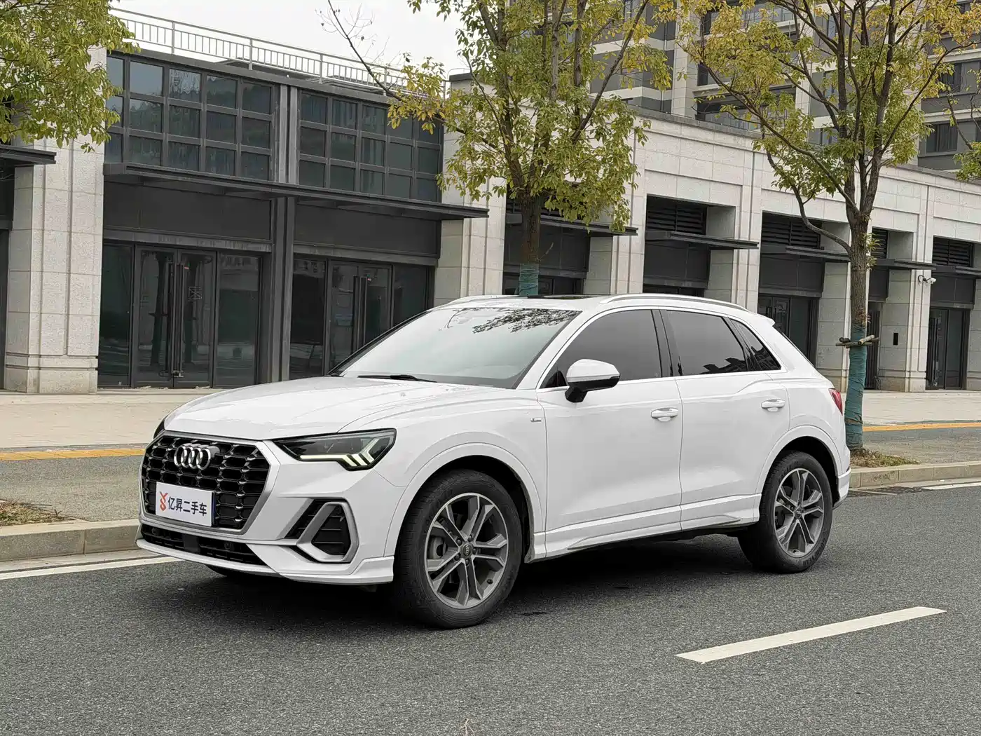 AUDI Q3
