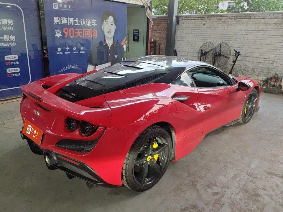 Фото 2 - Ferrari F8