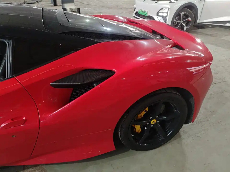 Фото 8 - Ferrari F8