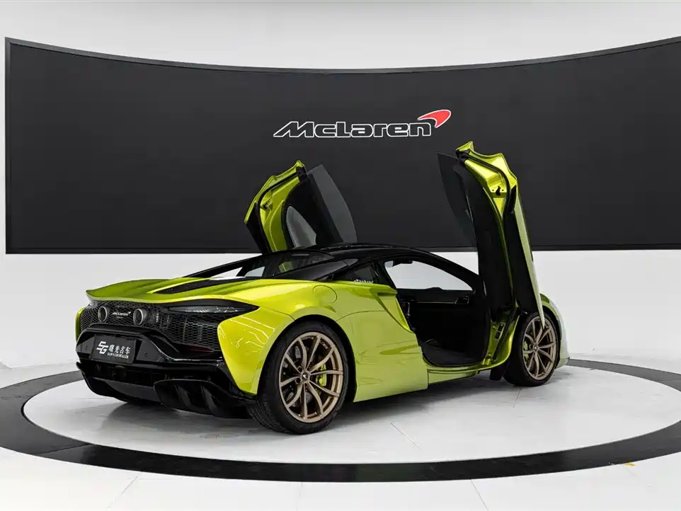 MCLAREN ARTURA