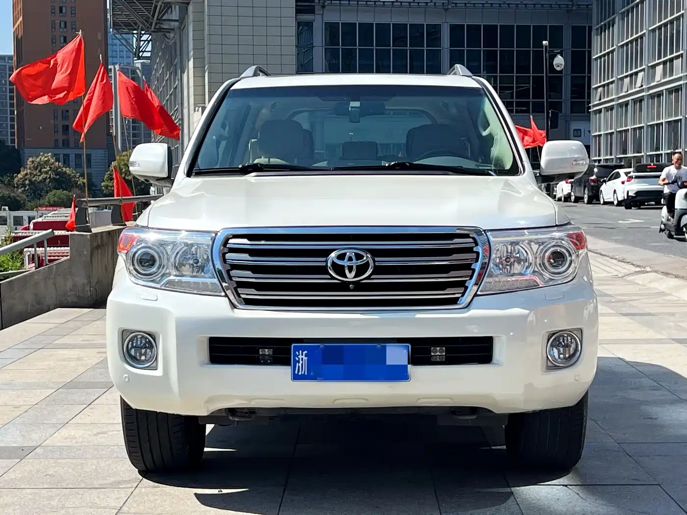 Toyota Land Cruiser (Import) 2015 4.6L V8 Middle East Limited Edition фото 2