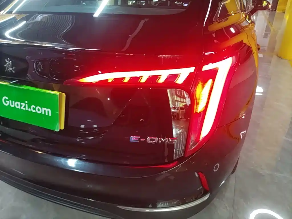 Hongqi E-QM5 2021 Ride-hailing Charging T3 Edition 5-seater фото 8
