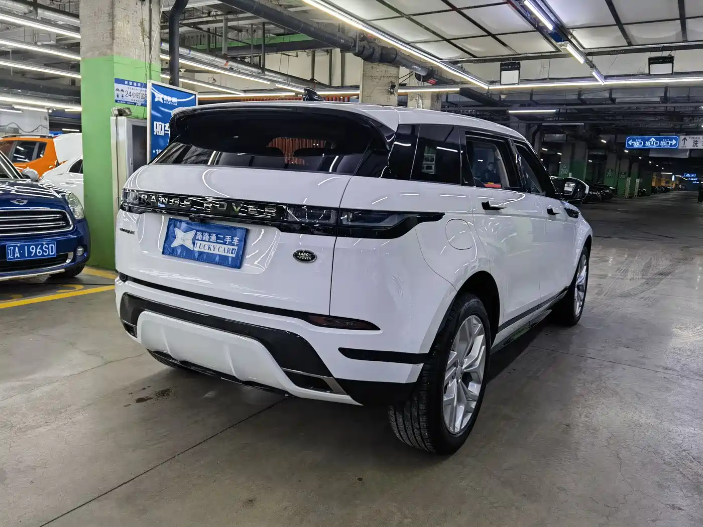 Land Rover Range Rover Evoque 2023 Range Rover Evoque L 200PS Elite Edition фото 6