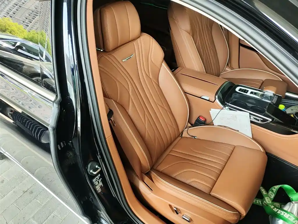 Hongqi H9 2025 Facelift 2.0T 2WD Flagship Luxury Business Edition 5-seater фото 25