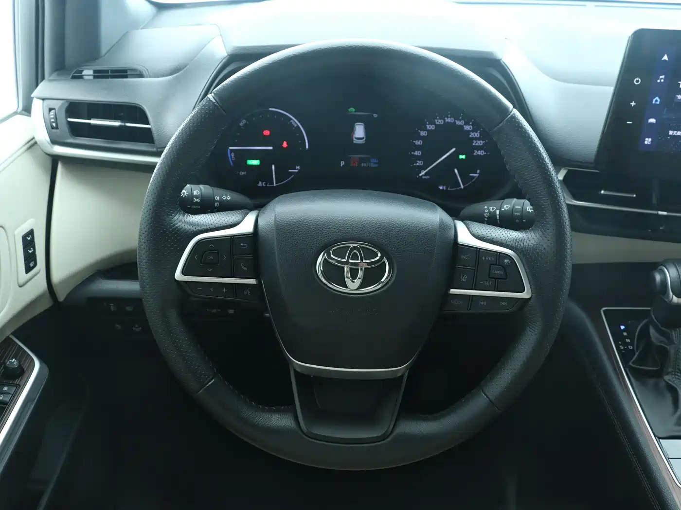 Toyota Granvia 2023 2.5L Hybrid Prestige PLUS Edition фото 10