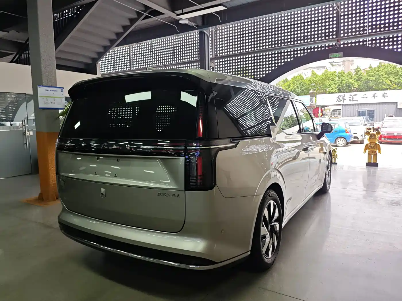 Volvo EM90 2024 2025 Ultra Six-Seater