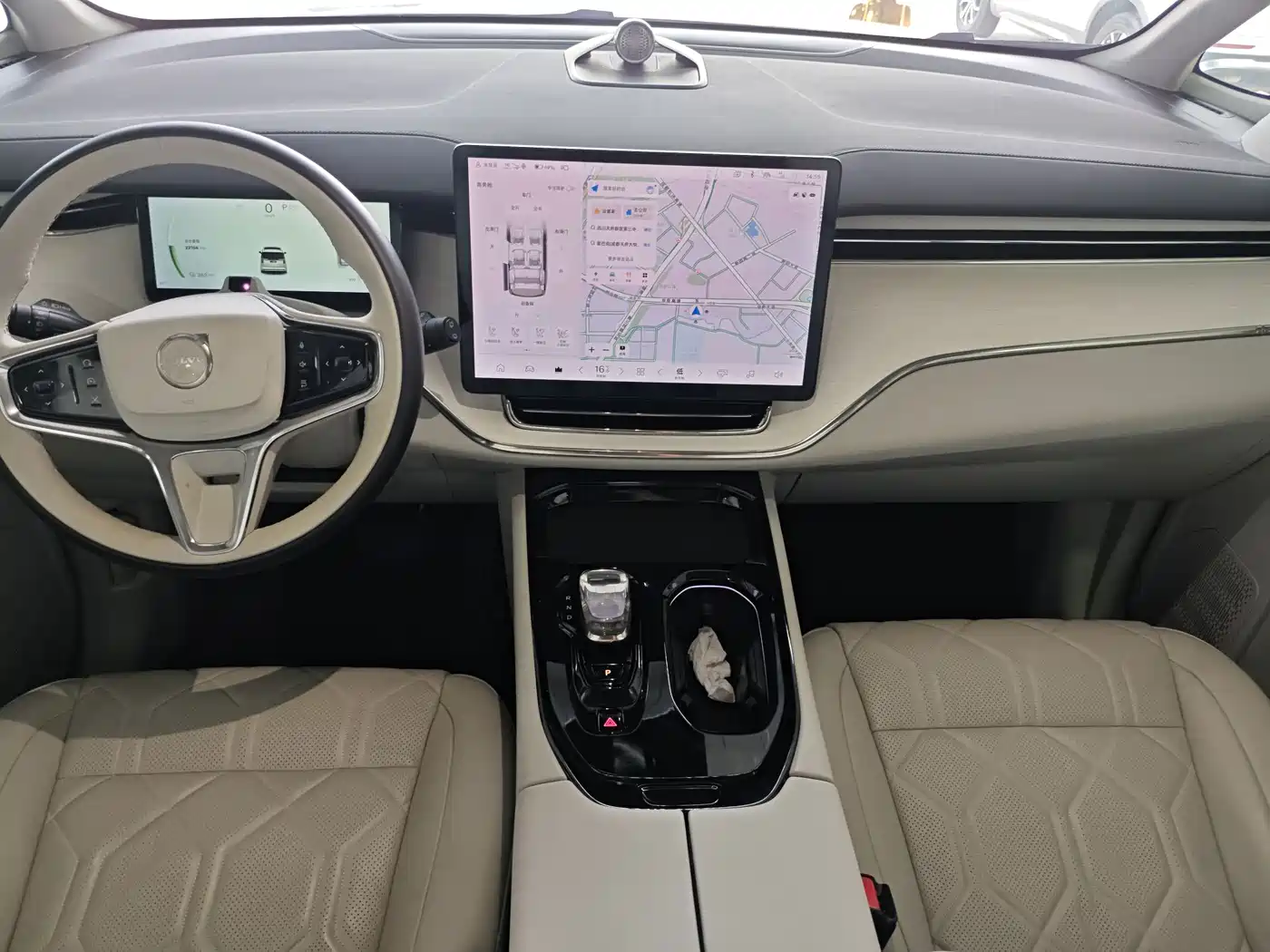 2024 Volvo EM90