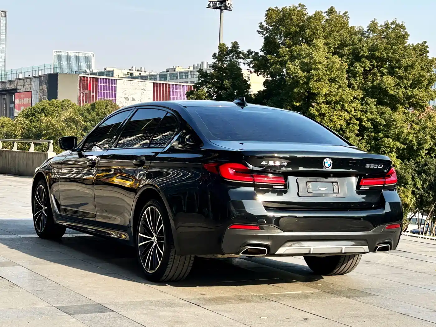 BMW 5 Series 2022 Model Second Facelift 530Li Leading M Sport Package фото 4