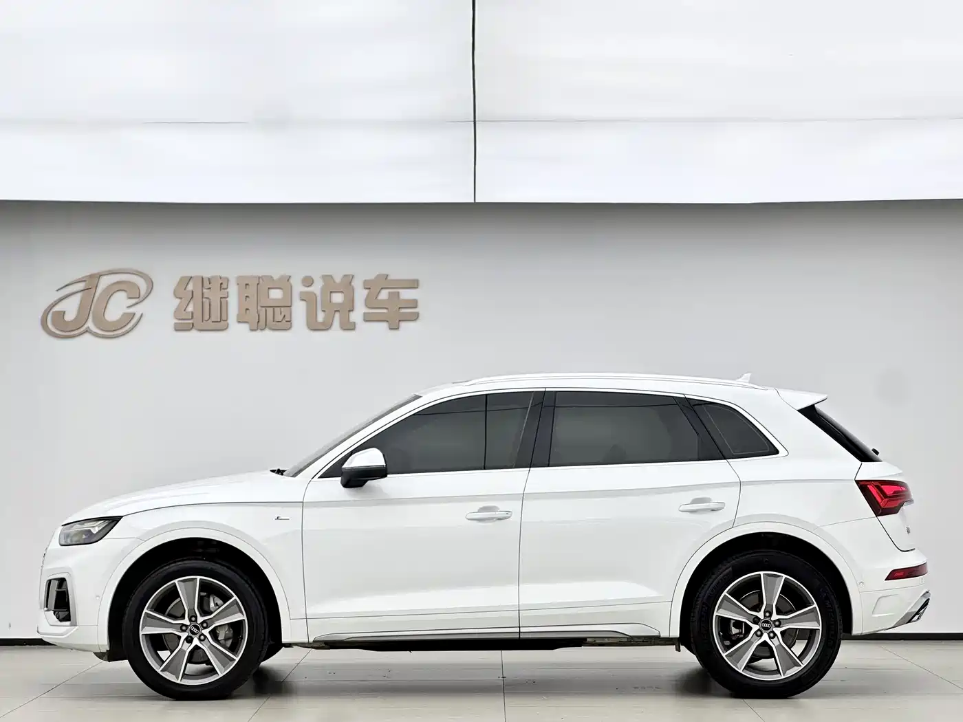 Audi Q5L 2022 45T Luxury Dynamic фото 2