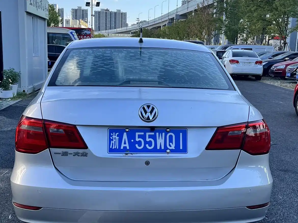 Volkswagen Jetta 2015 1.6L Auto Comfort фото 3