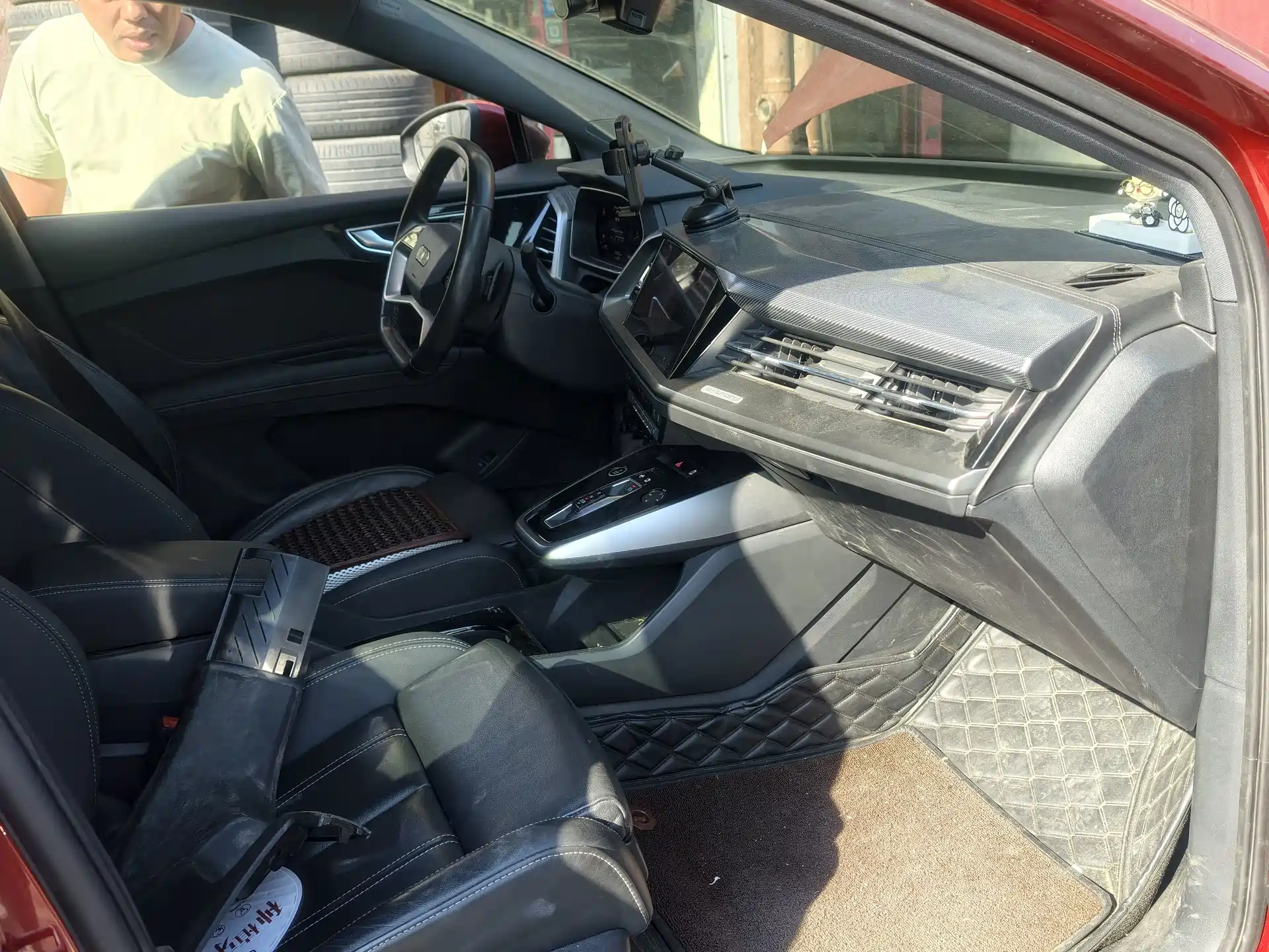 Photo 3 - Audi Q4 e-tron