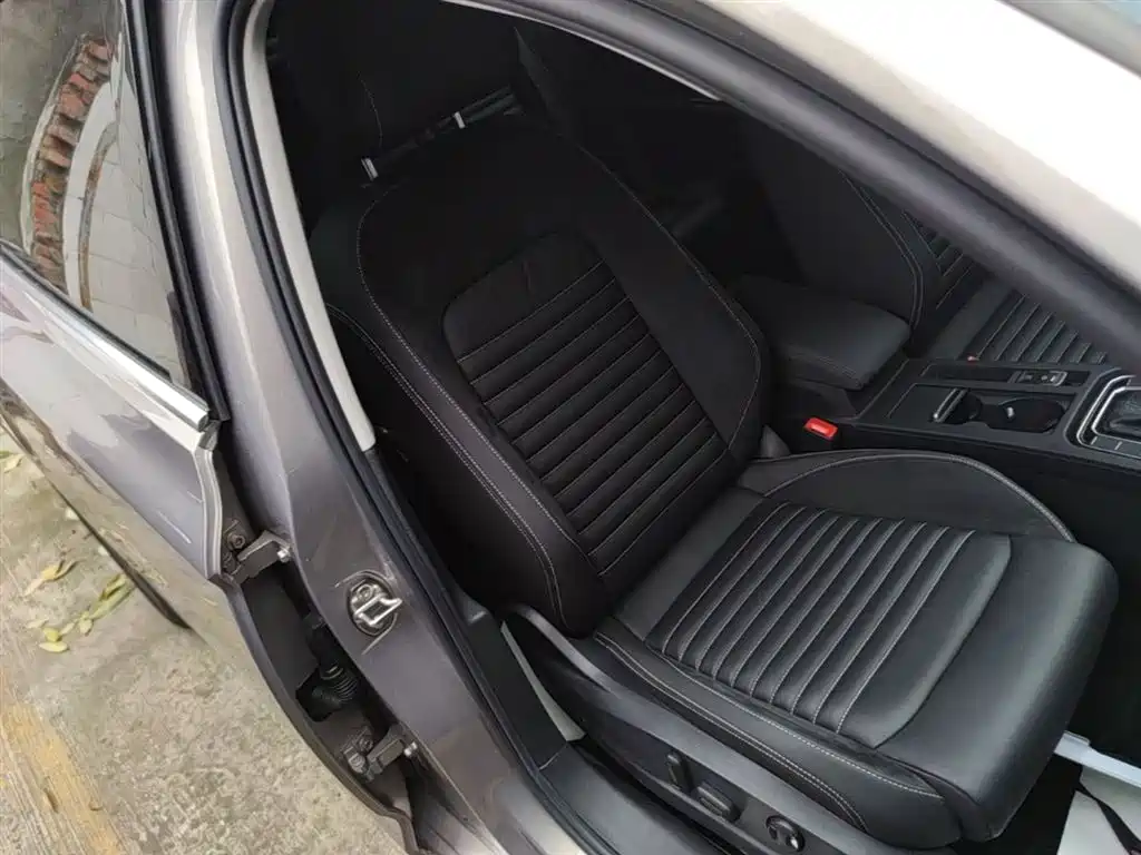Volkswagen Magotan 2020 330TSI DSG Leading фото 25