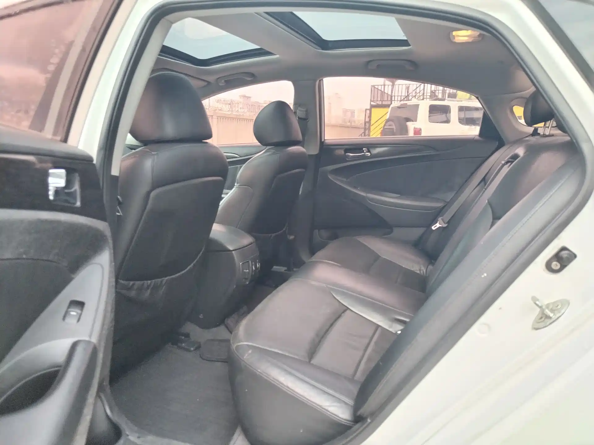 Photo 16 - Hyundai Sonata
