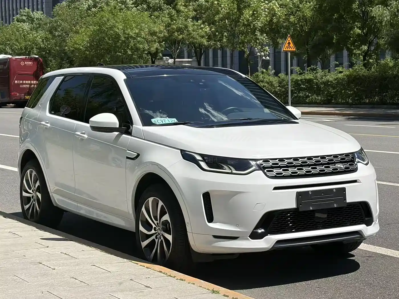 Land Rover Discovery Sport 2020 249PS R-Dynamic Performance Tech 7-seater фото 2