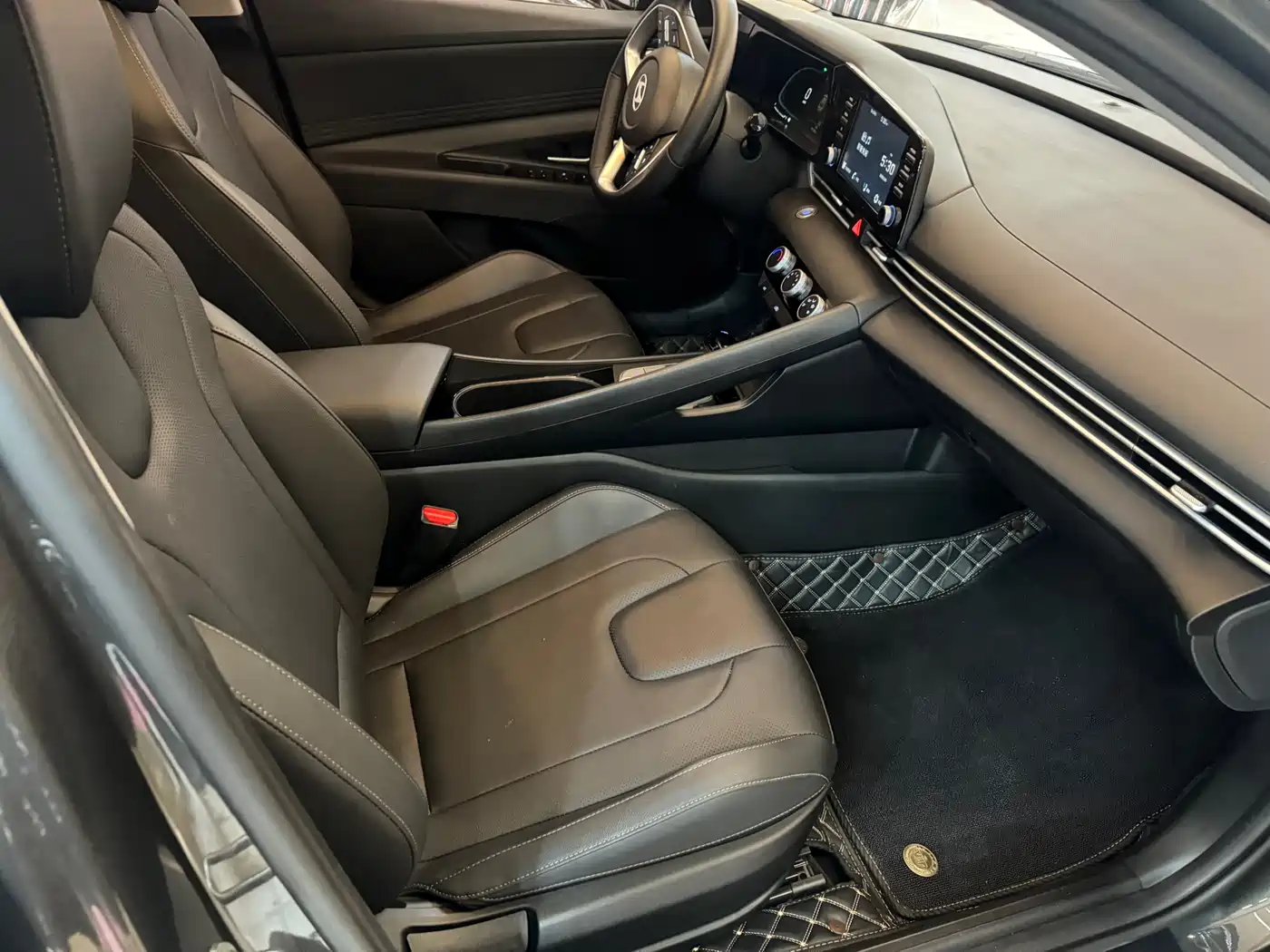 Hyundai Elantra 2023 1.5L CVT GLX Elite Edition фото 10
